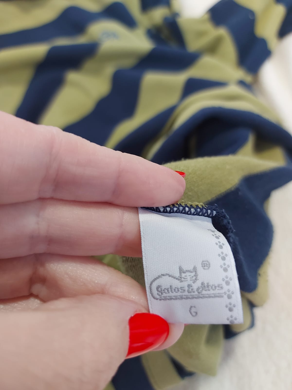 Blusa modal em listras azul marinho e verde oliva, da Gatos&Atos, lindíssima, atemporal, tamamho G de etiqueta mas serve até 44 ( peça ampla )