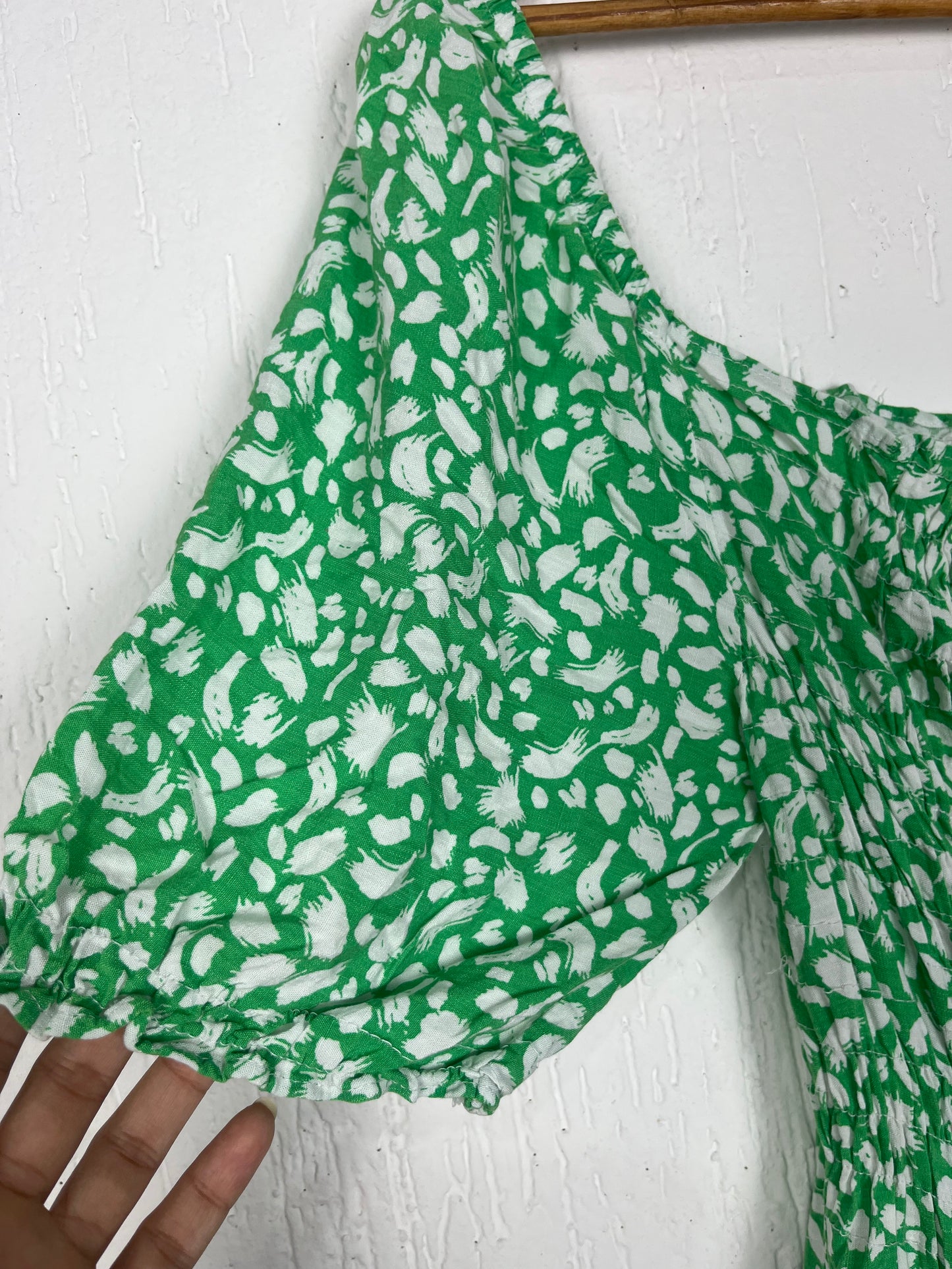 Vestido Estampado Verde com Lastex e Manga Bufante