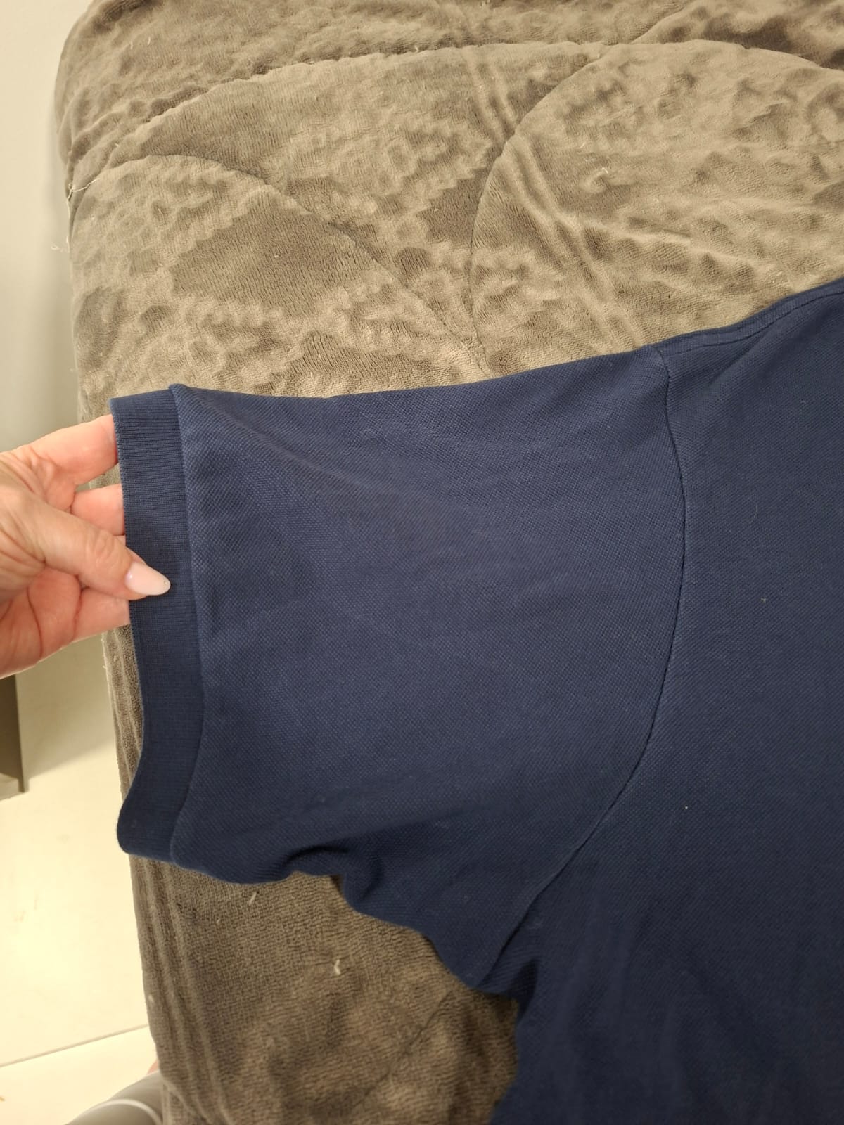 Camisa polo azul marinho da marca Lacoste original, tamanho 4XL ( peça ampla), em ótimo estado!!!