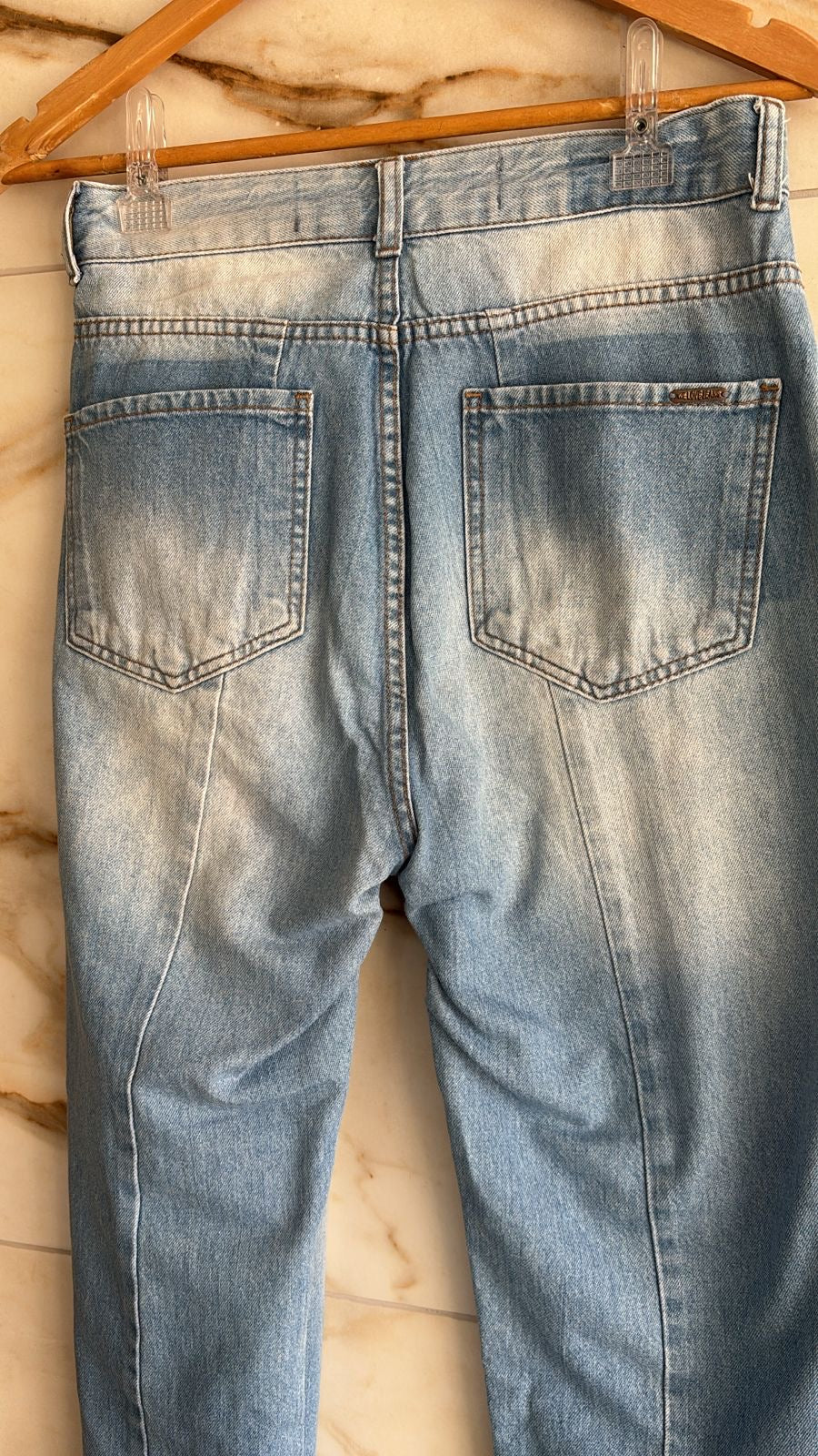 Calça mom jeans destroid na Barra
