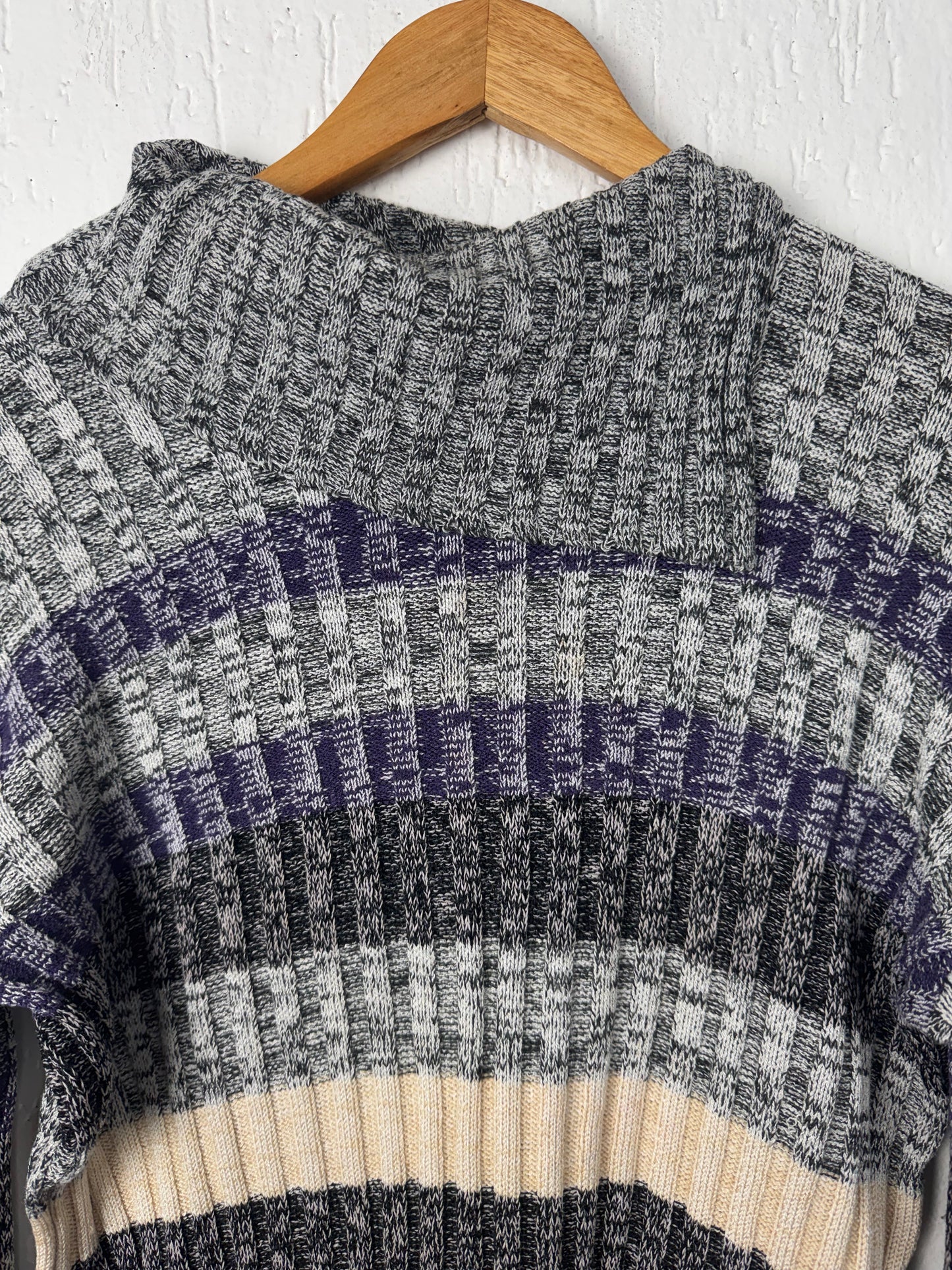 Suéter Tricot Vintage Gola Alta Listrado • Cinza, Roxo e Off-White