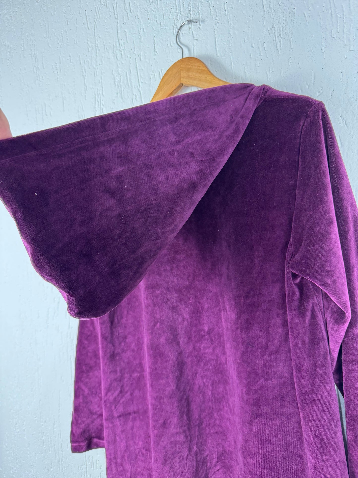Blusa Túnica Veludo Roxo com Capuz Manga Longa