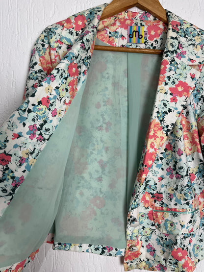 Blazer Alfaiataria Floral — Estampa que Não Volta