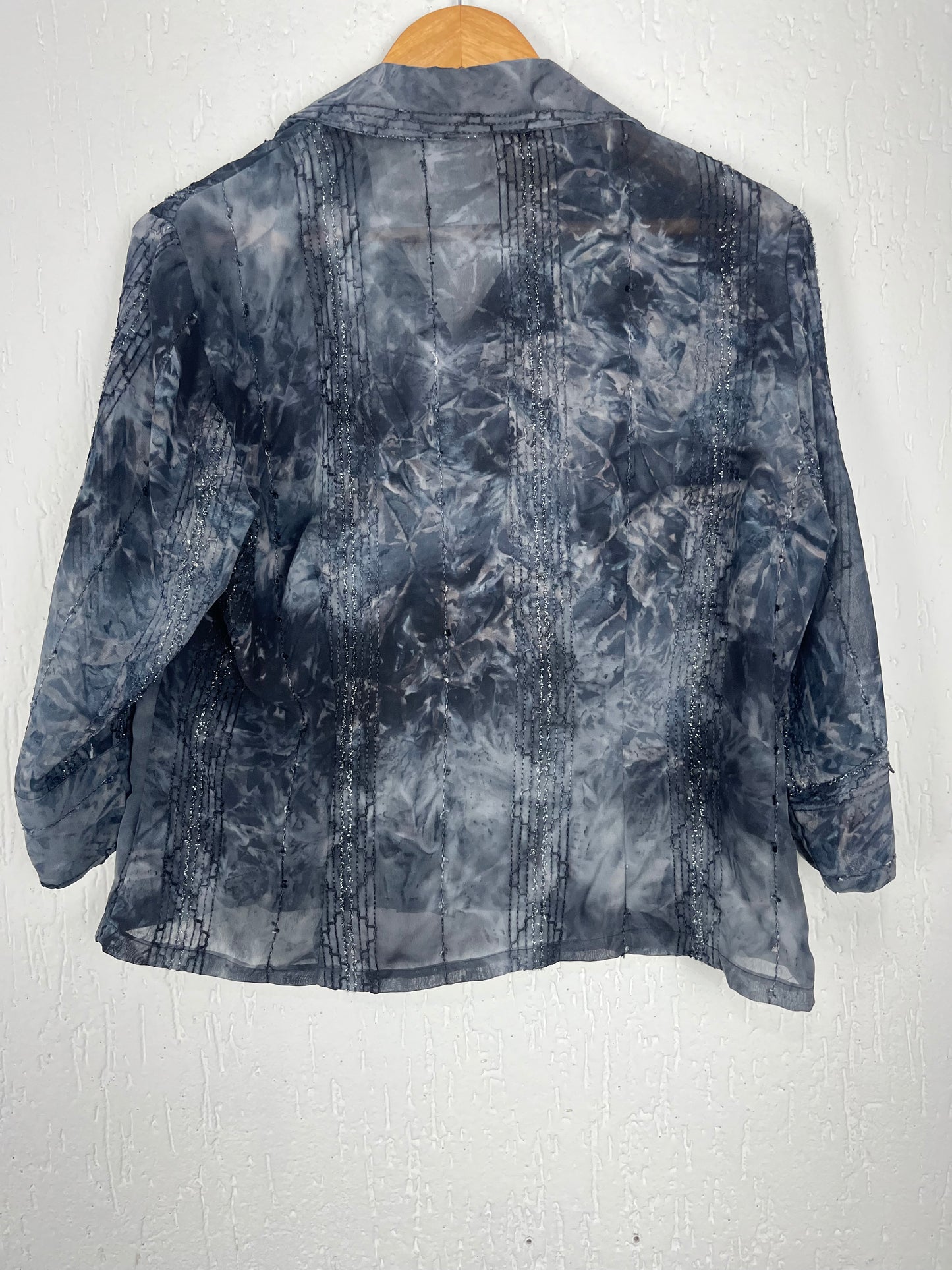 Camisa Gótica Boho Tie-Dye com Brilho e Textura