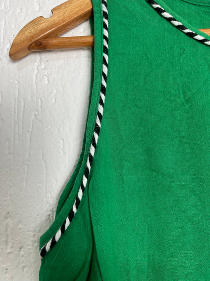 Regata Verde Vibrante - Detalhes Trançados P&B