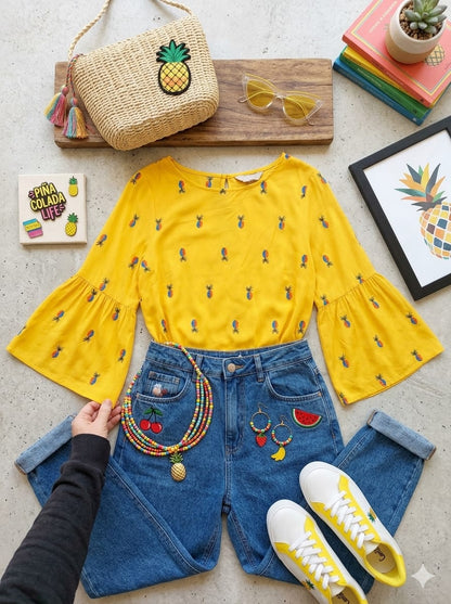 Blusa Cantão tamanho G nessa cor vibrante de amarelo com mini abacaxis bordados
