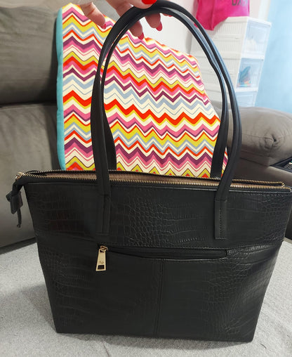 Bolsa sacola tote feminina preta, textura croco, semi- nova