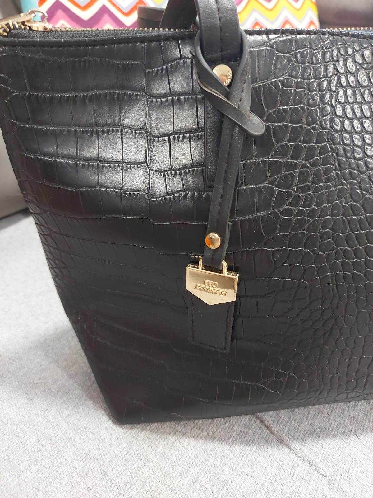 Bolsa sacola tote feminina preta, textura croco, semi- nova