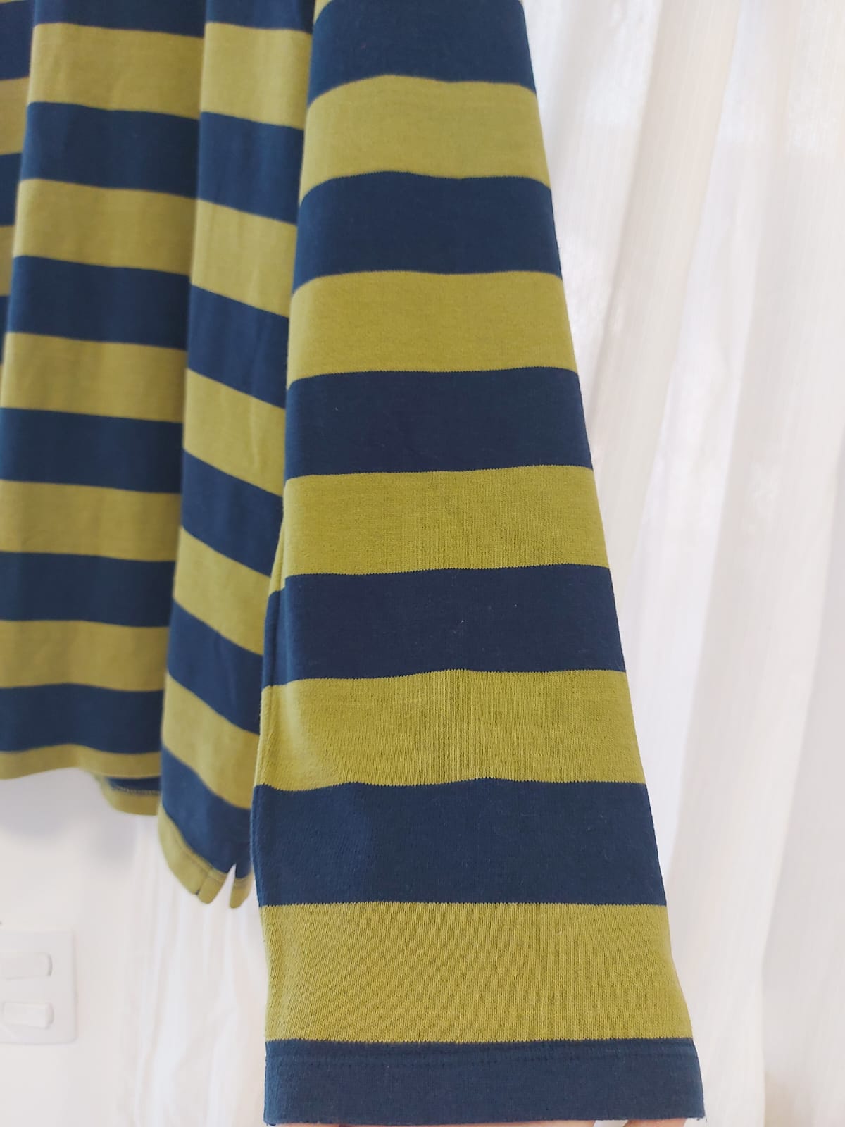 Blusa modal em listras azul marinho e verde oliva, da Gatos&Atos, lindíssima, atemporal, tamamho G de etiqueta mas serve até 44 ( peça ampla )