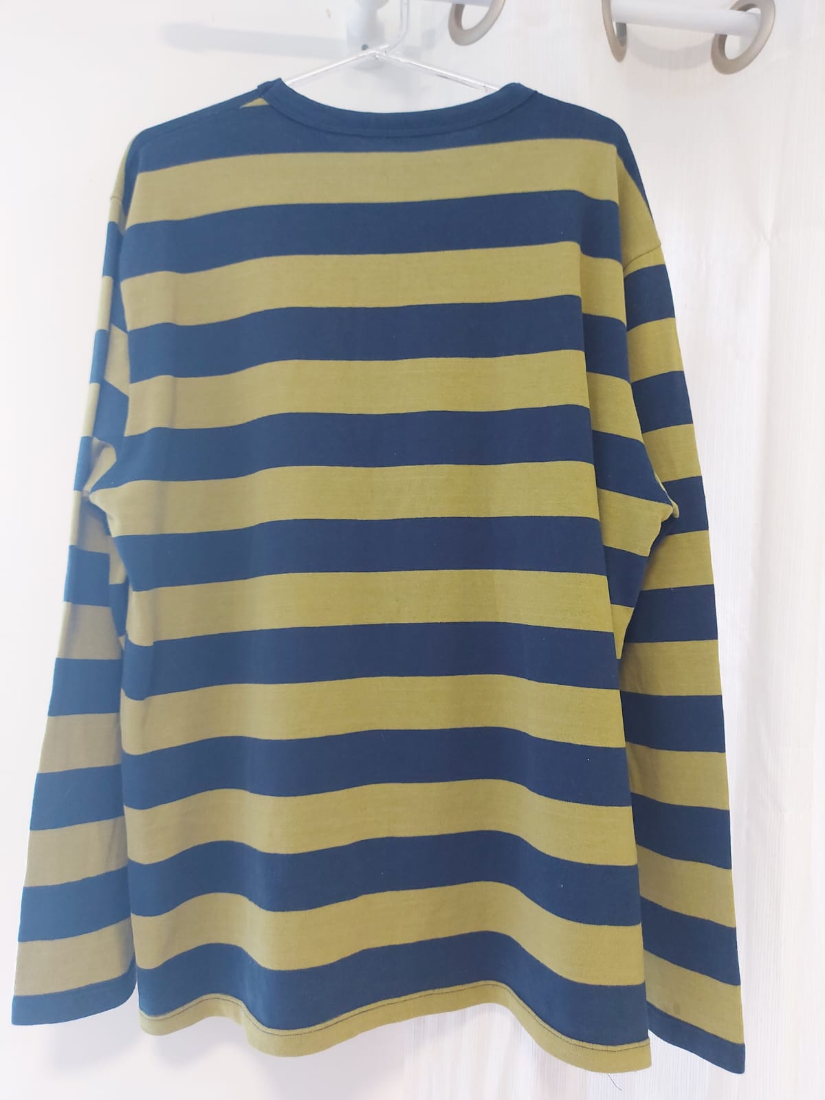 Blusa modal em listras azul marinho e verde oliva, da Gatos&Atos, lindíssima, atemporal, tamamho G de etiqueta mas serve até 44 ( peça ampla )