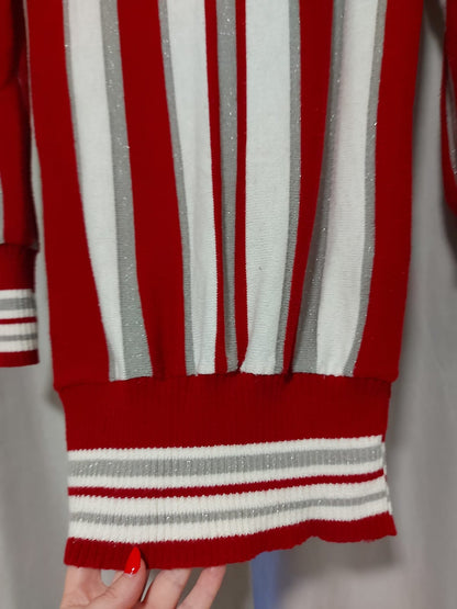Suéter alongado em tricô, em tons de vermelho, branco e prata, tamanho M