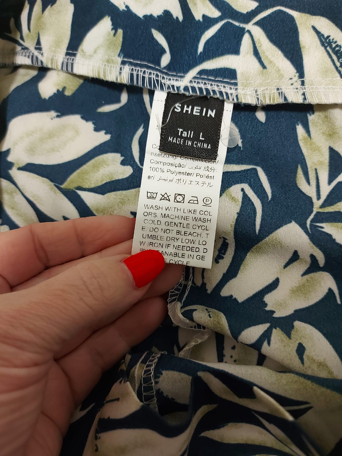 Calça pantalona da shein, linda, super fluída, estampa de folhas, tamanho 40, peça nova!