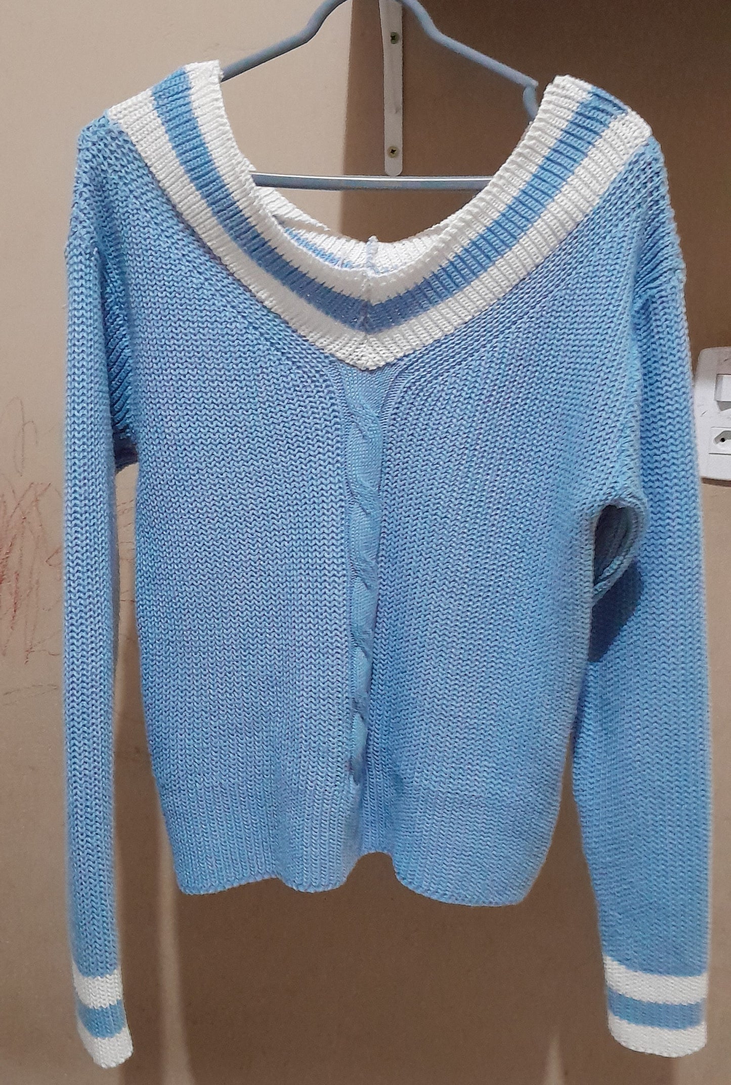 Suéter Feminino Estilo College Azul e Branco - Tricô Trançado M