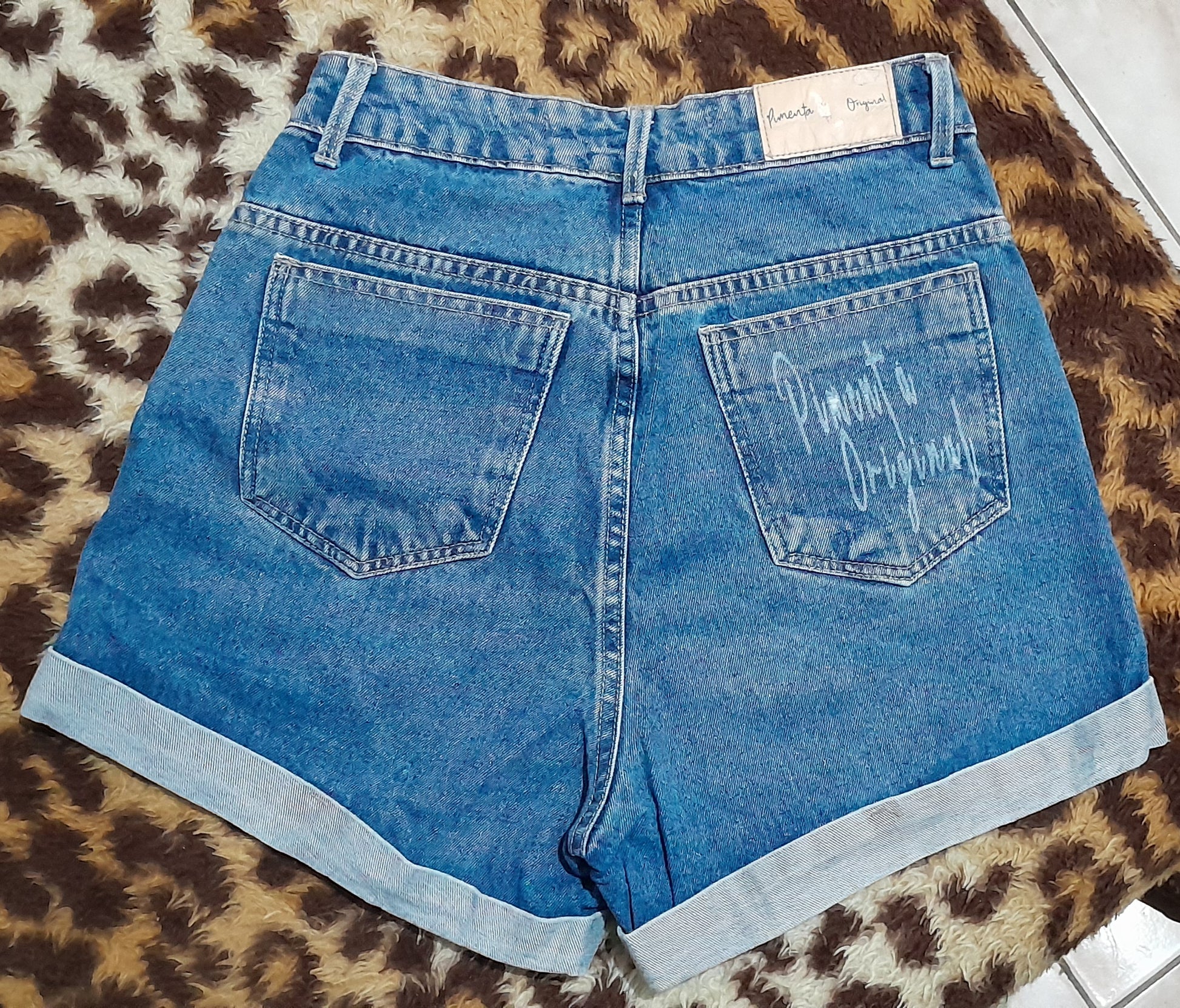 Short Jeans Hot Pants Pimenta Original Destroyed - Barra Dobrada Tam 38