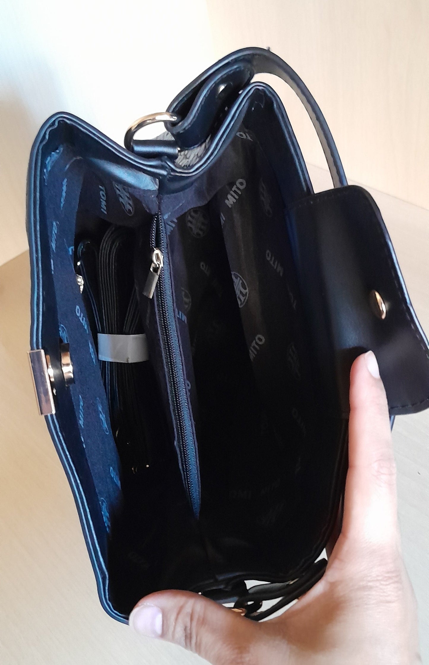 Bolsa Feminina Saco Textura Croco Preta – Elegância com Alça Dupla (Mito)