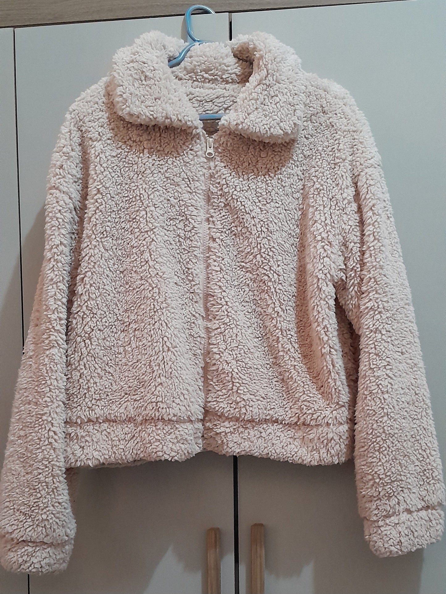 Casaco Teddy Feminino Off-White Com Zíper e Gola – Super Quentinho M