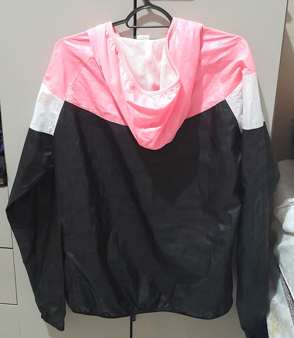 Jaqueta Corta-Vento Nike Windrunner Feminina – Rosa, Branco e Preto P