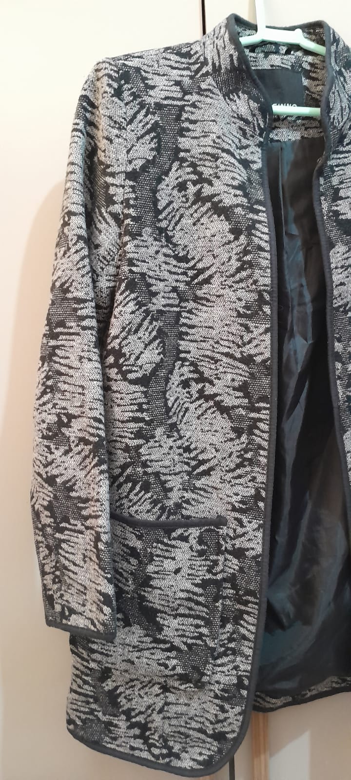 Casaco Sobretudo Marfinno Jacquard Preto e Cinza - Tam 36
