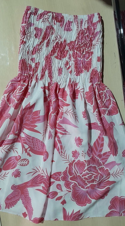 Vestido Tomara que Caia Floral com Lastex – Estampa Rosa e Branca M