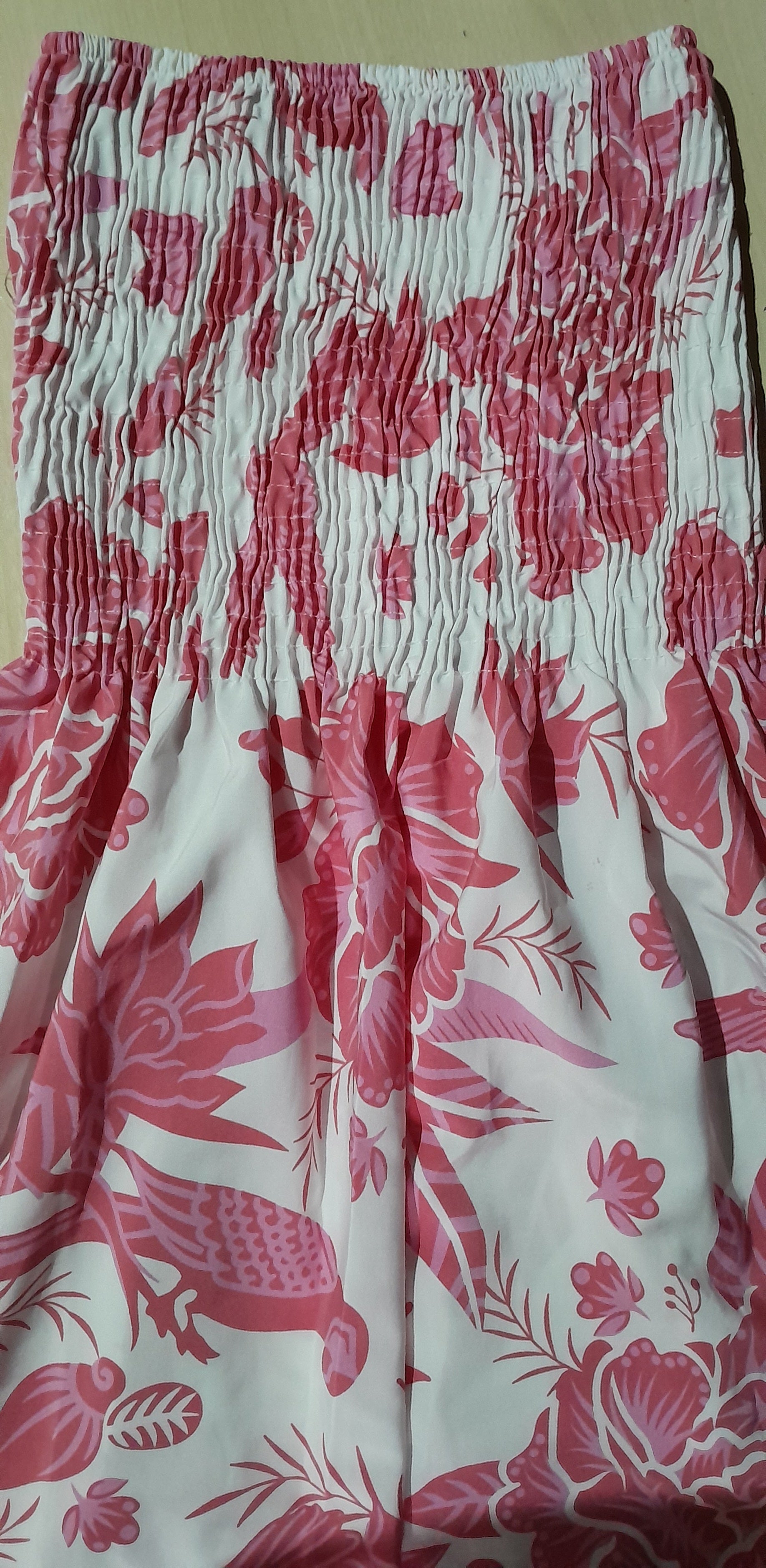 Vestido Tomara que Caia Floral com Lastex – Estampa Rosa e Branca M