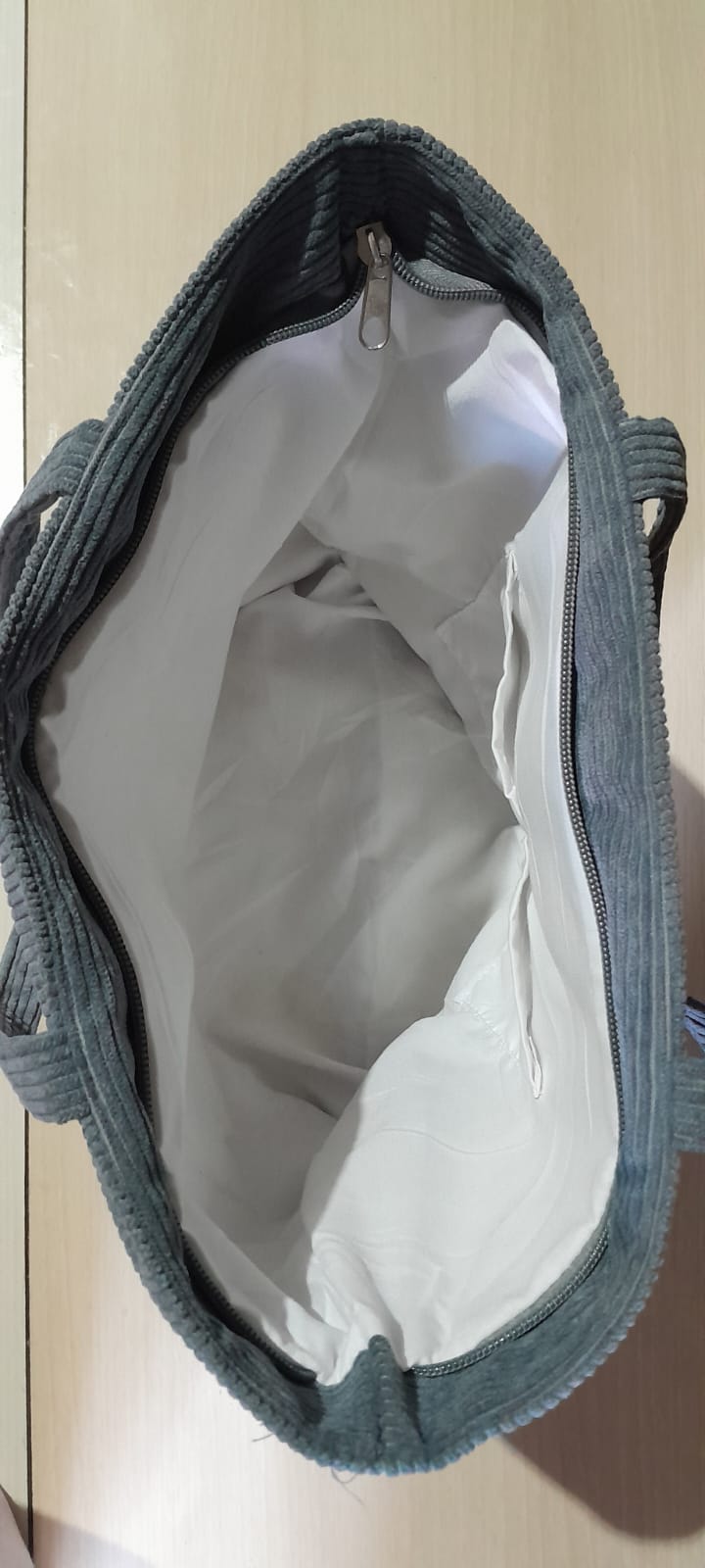 Bolsa Tote de Veludo Cotelê Cinza Forrada