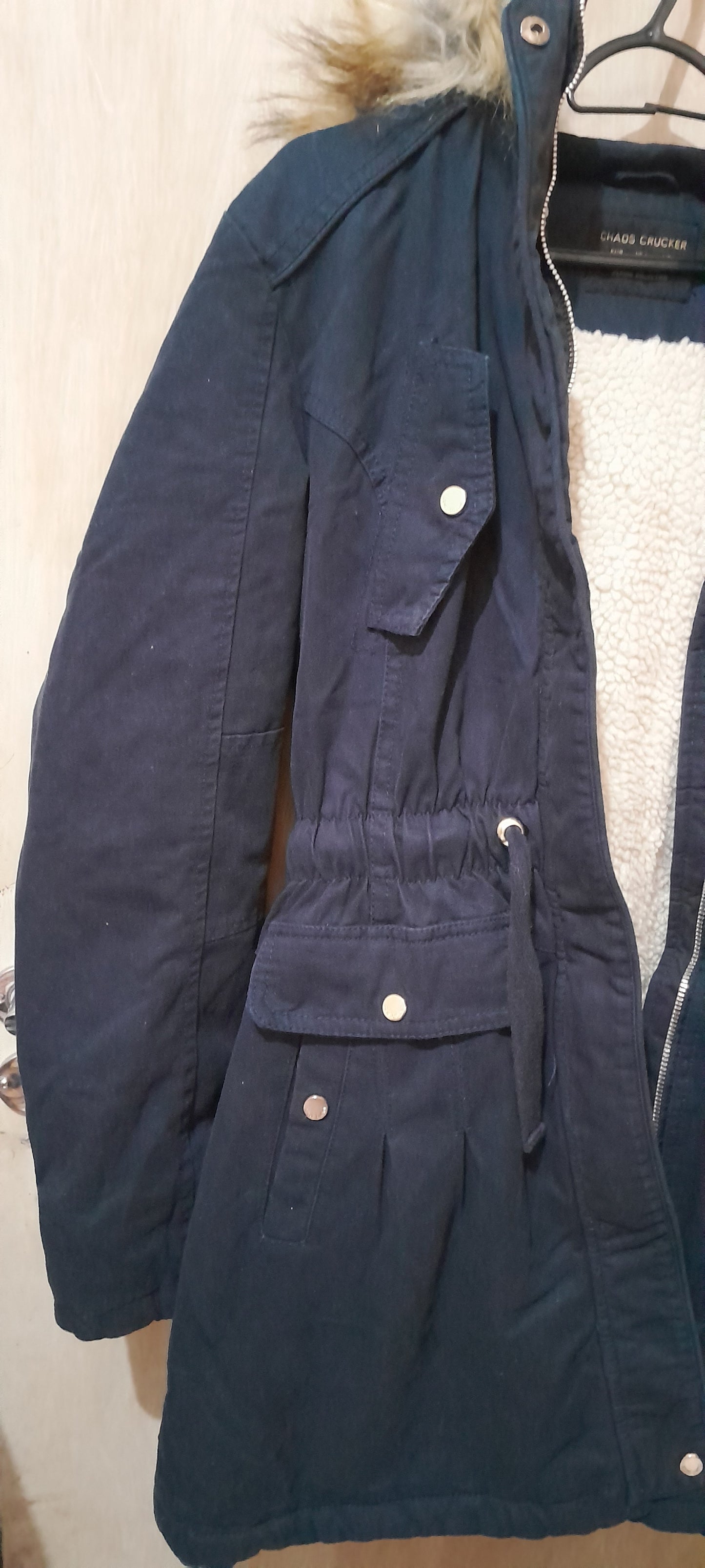 Parka Feminina Azul-Marinho com Capuz de Pelo Sintético e Forro de Lã CHAOS CRUCKER
