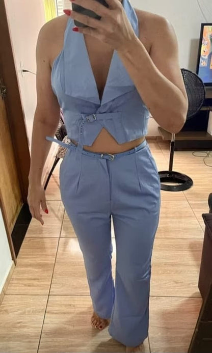 Conjunto Alfaiataria Azul Claro com Cropped Halter e Calça Reta M