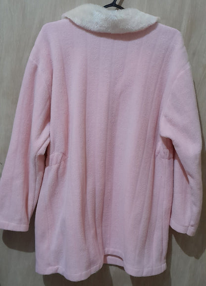 Casaco de Lã Rosa Claro com Gola de Pelinho Branca e Botões Decorativos - Conforto e Elegância G