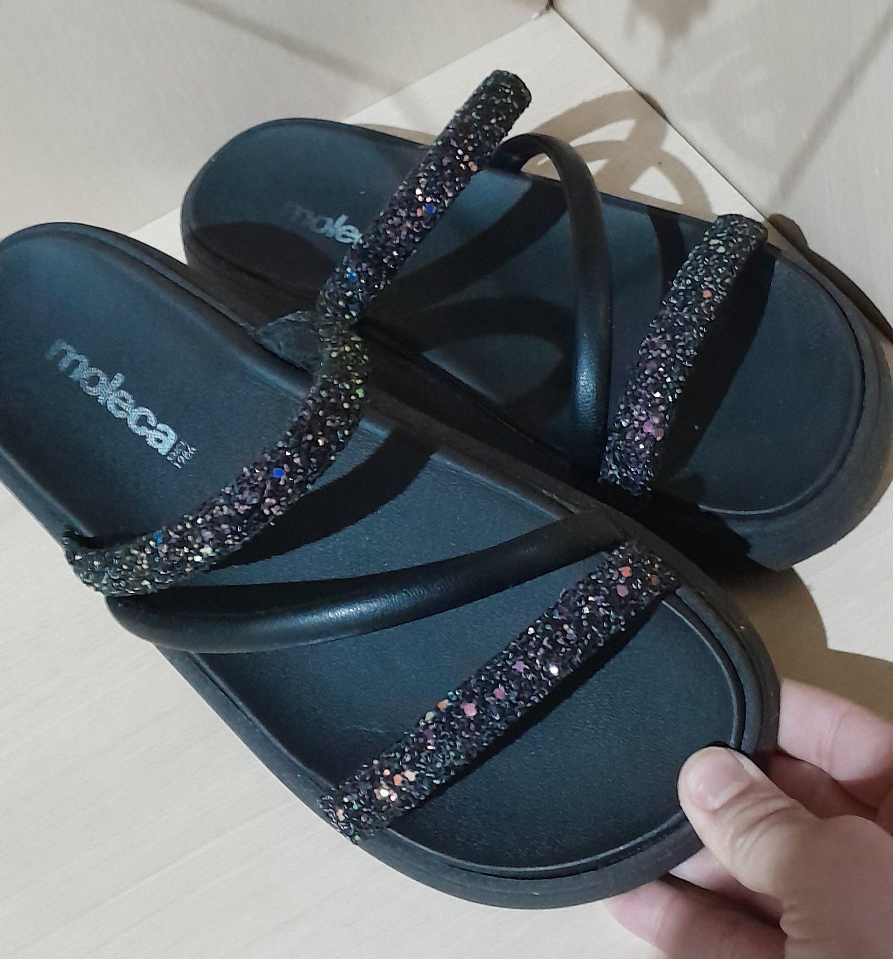 🌟 Sandália Papete Moleca Preta com Tiras de Brilho / Glitter 36