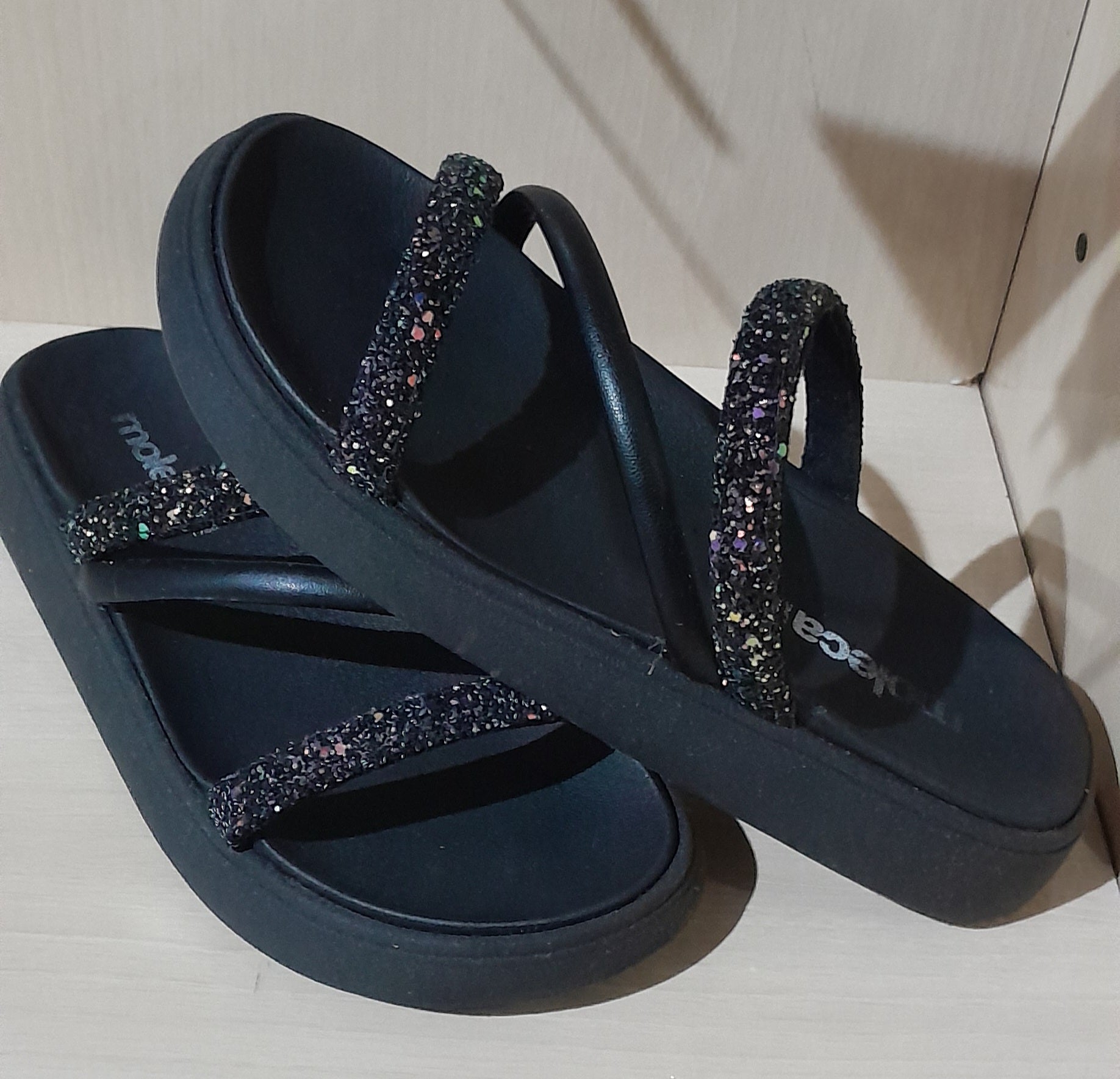 🌟 Sandália Papete Moleca Preta com Tiras de Brilho / Glitter 36