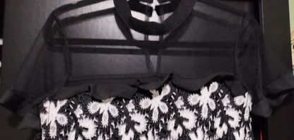Blusinha Delicada em Renda com Detalhes em Tule tam P
