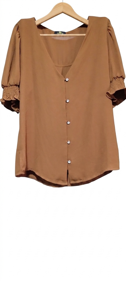 Blusa Social em Crepe Marrom – Manga Princesa e Botões Pedraria (Tam G)