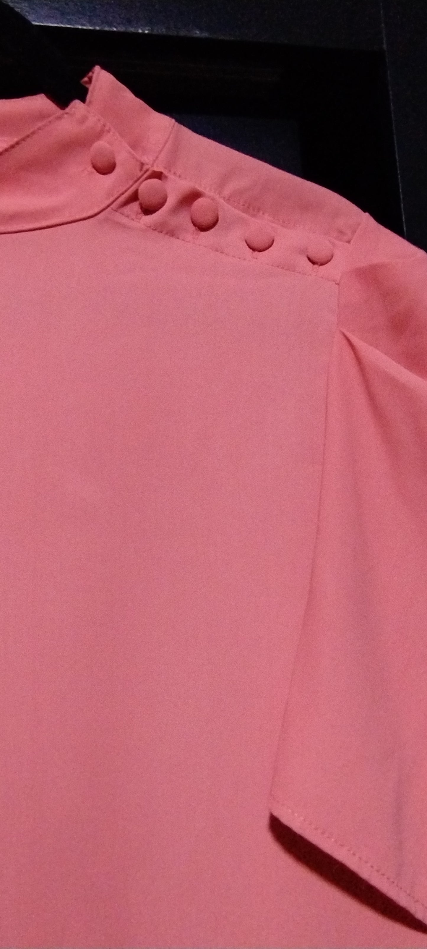 Camisa Salmão Elegante - Detalhe de Botões - Tam. G