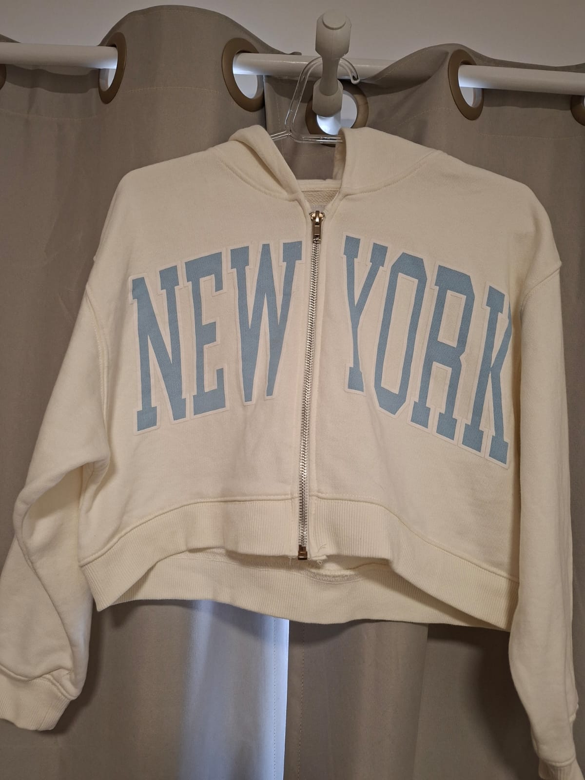 Moleton de zíper da Zara, estilo cropped, na cor off- white, tamanho M, lindíssimo!!!