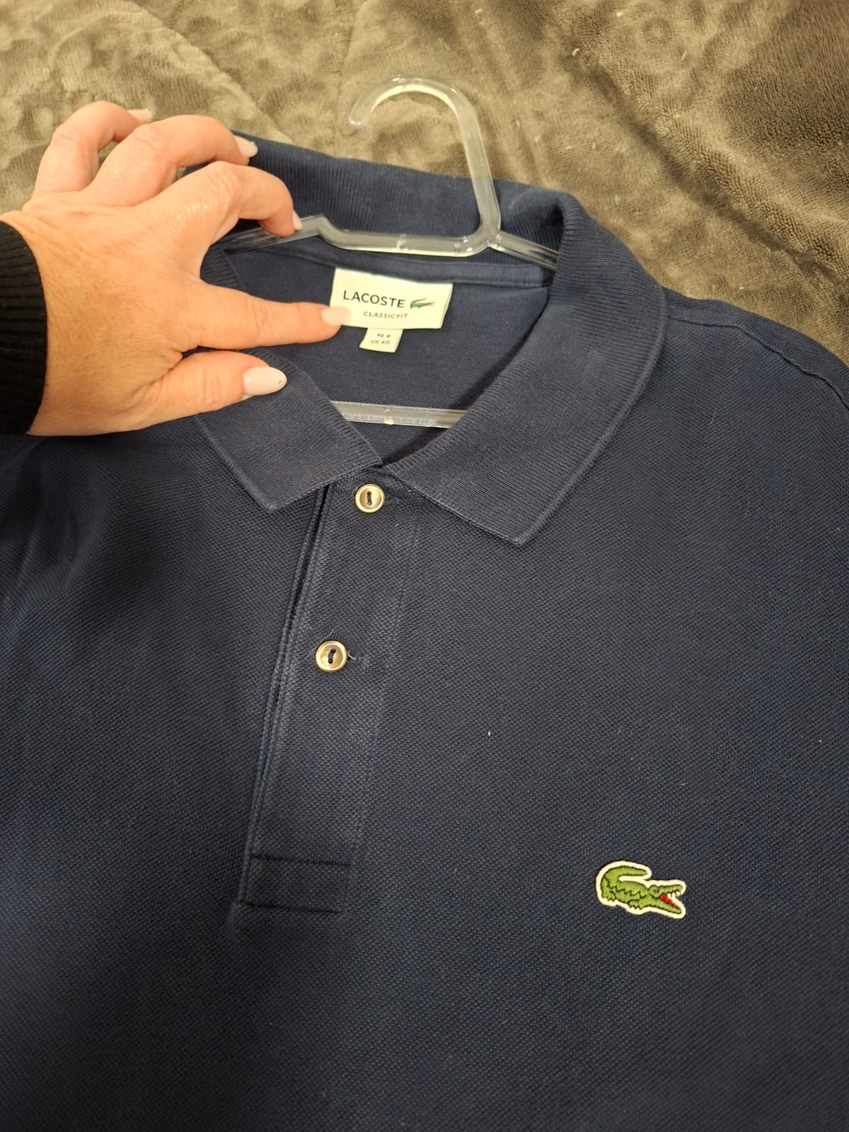 Camisa polo azul marinho da marca Lacoste original, tamanho 4XL ( peça ampla), em ótimo estado!!!