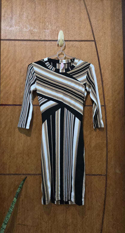 Vestido Tubinho Manga 3/4 Listrado - P