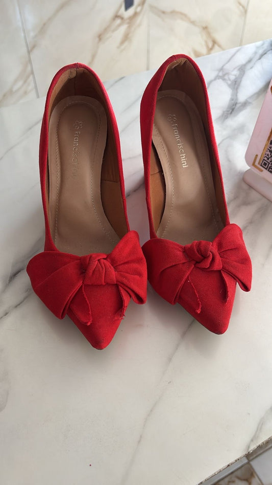 Scarpin vermelho veludo laço. Sem marcas de uso