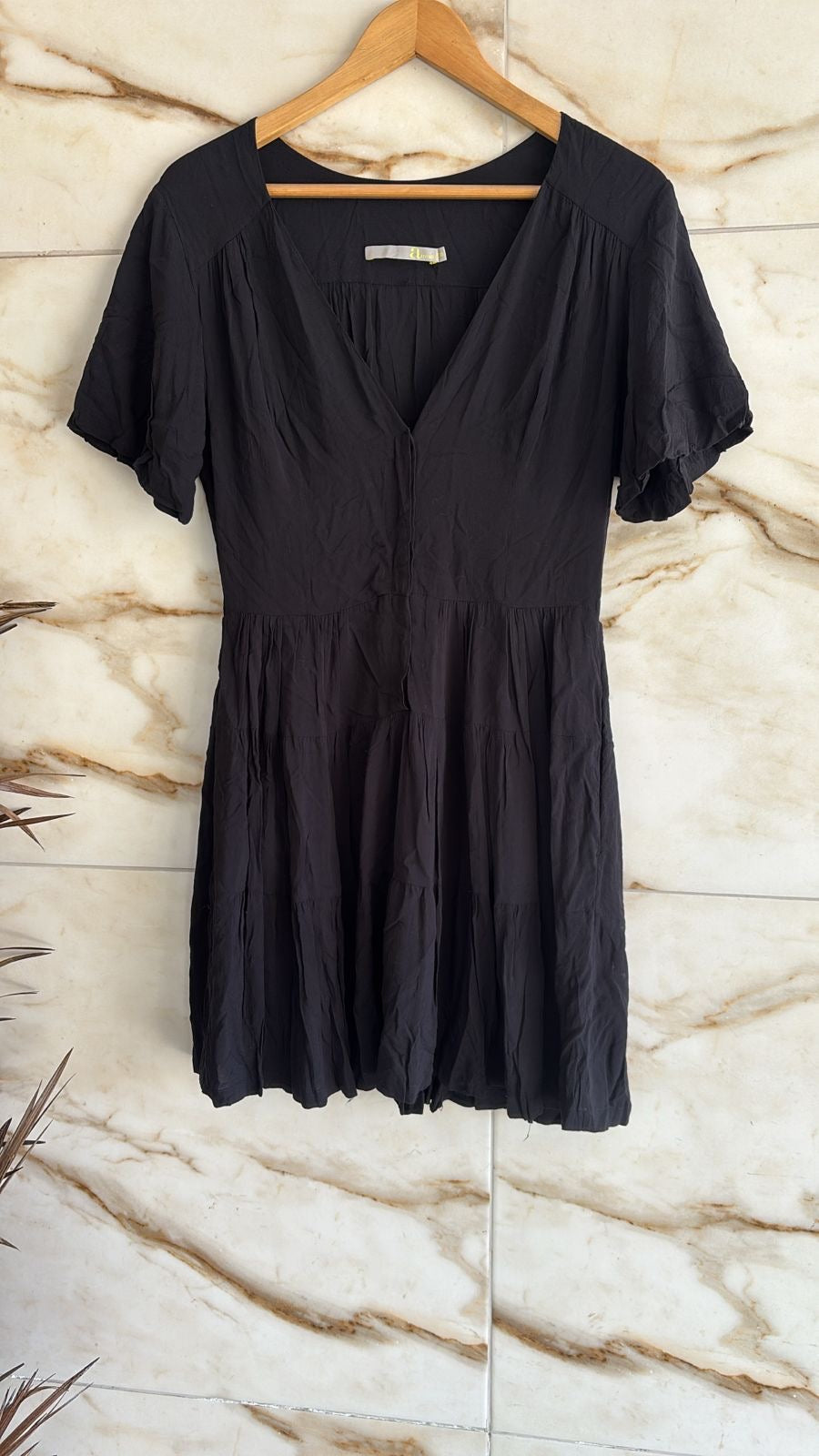 Vestido curto preto manga princesa