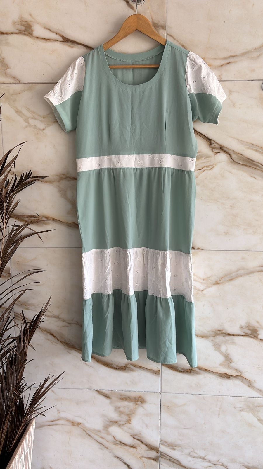 Vestido mide detalhe em lesie