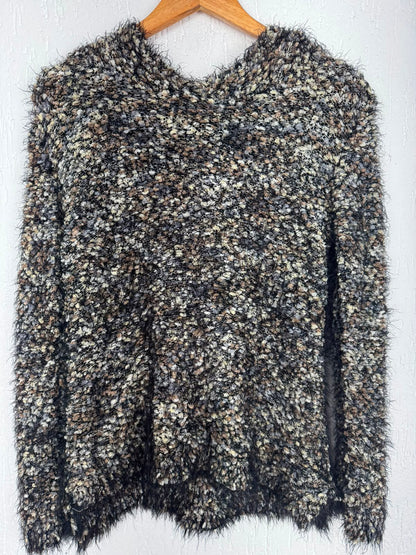 Blusa de Frio em Tricô Bouclé com Capuz Tamanho G/GG