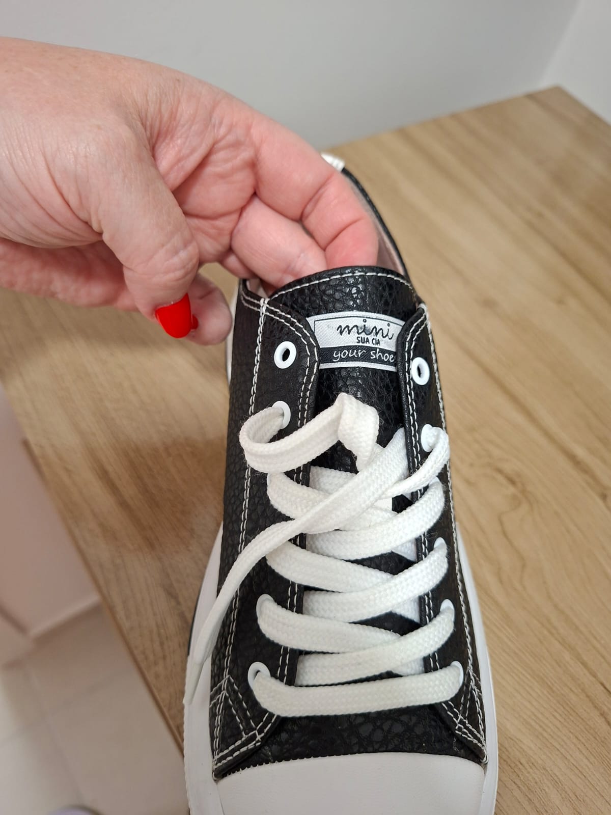 Tênis feminino preto e branco, número 36, super macio e confortável, novo( nunca usado)