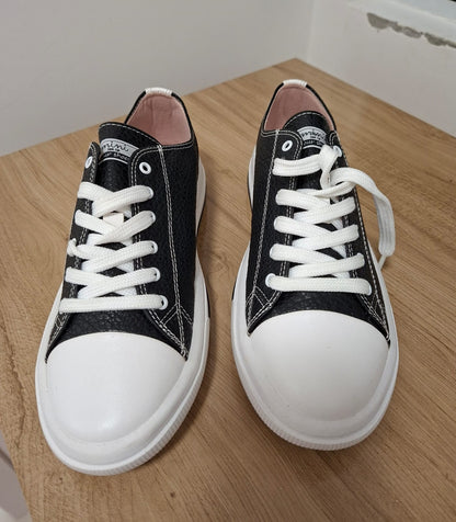 Tênis feminino preto e branco, número 36, super macio e confortável, novo( nunca usado)