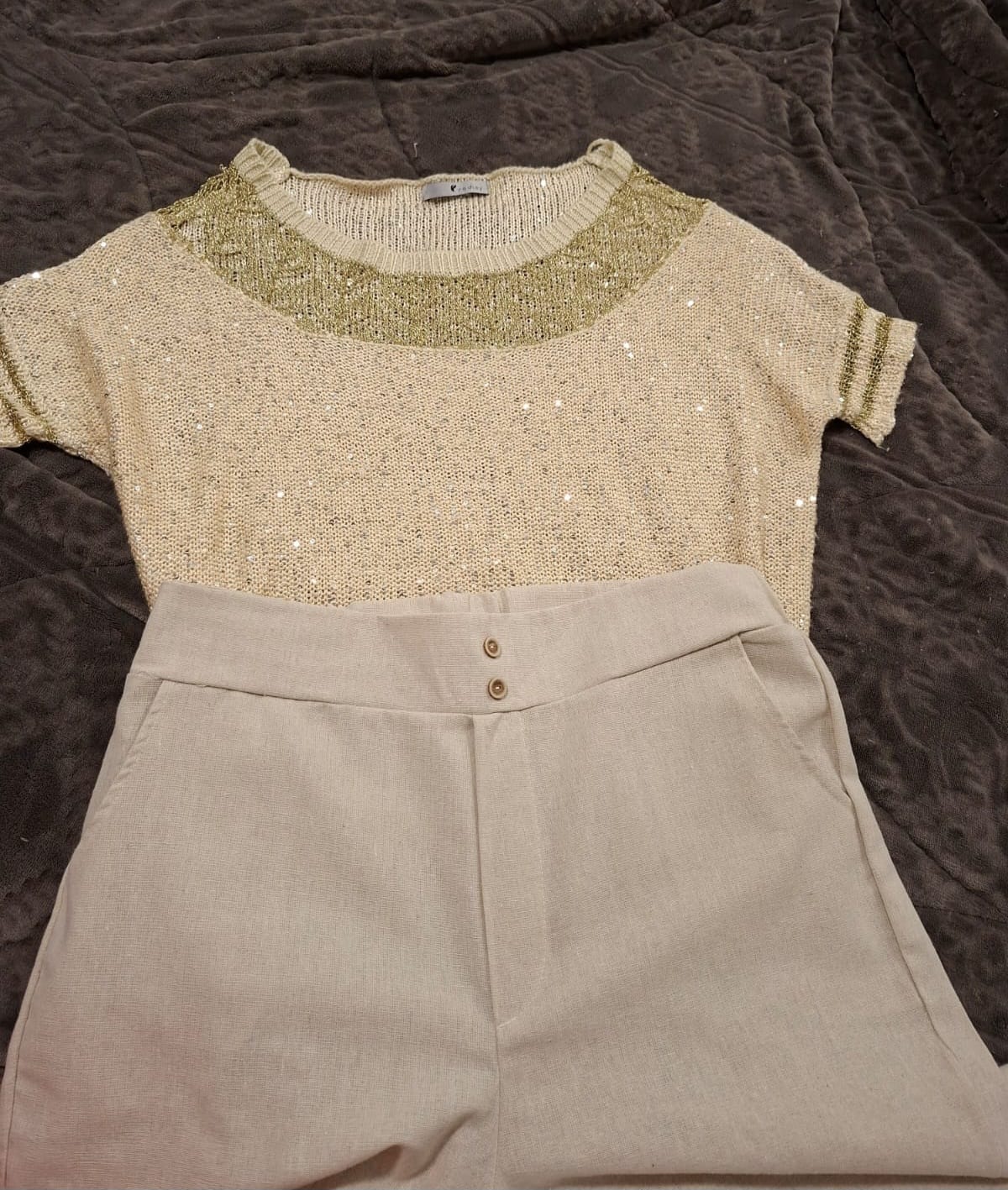 Blusa manga curta em tricô, com fios dourados, tamanho M, lindíssima!!!