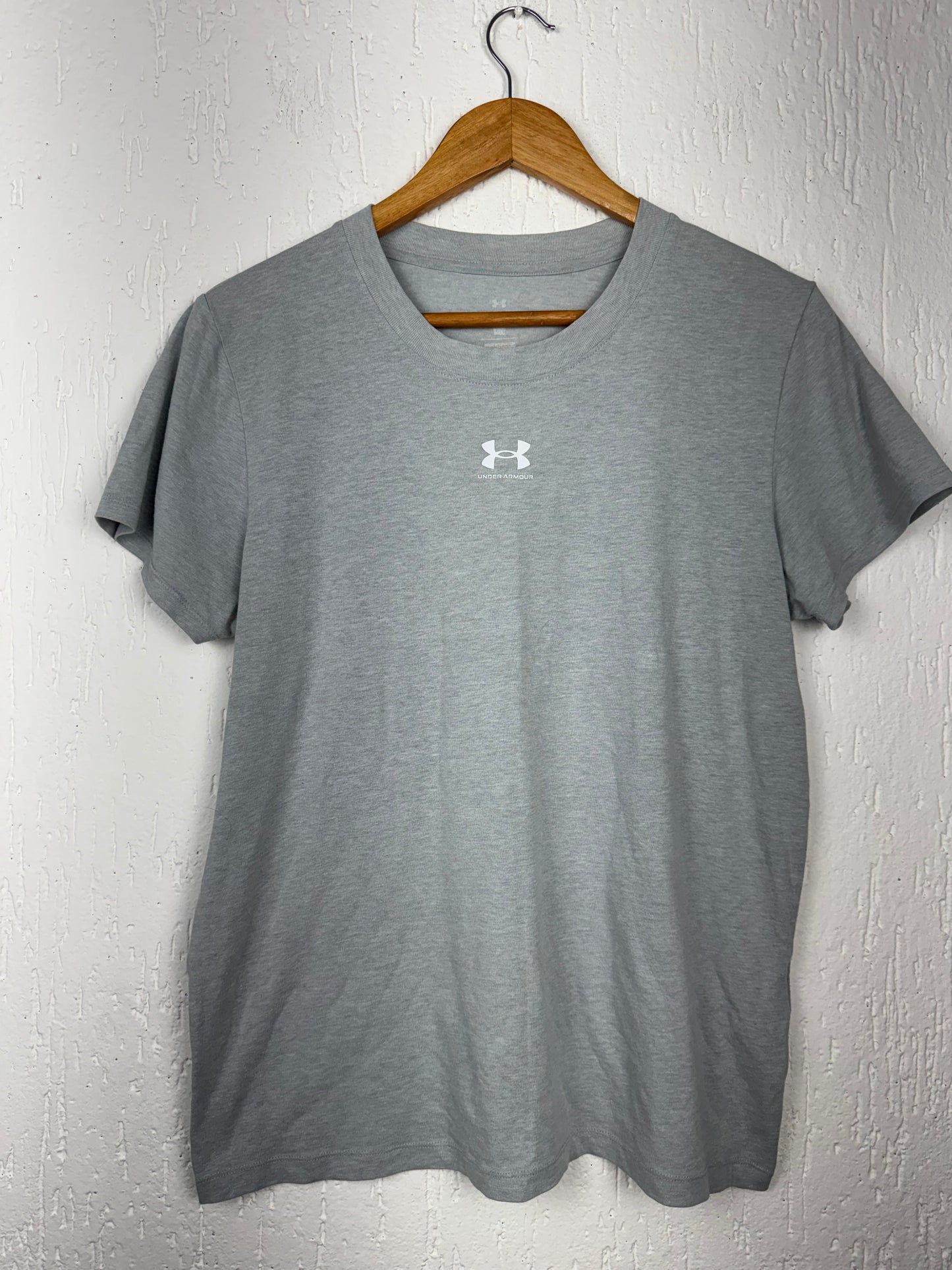 Camiseta Under Armour Cinza Mescla Logo Centralizado