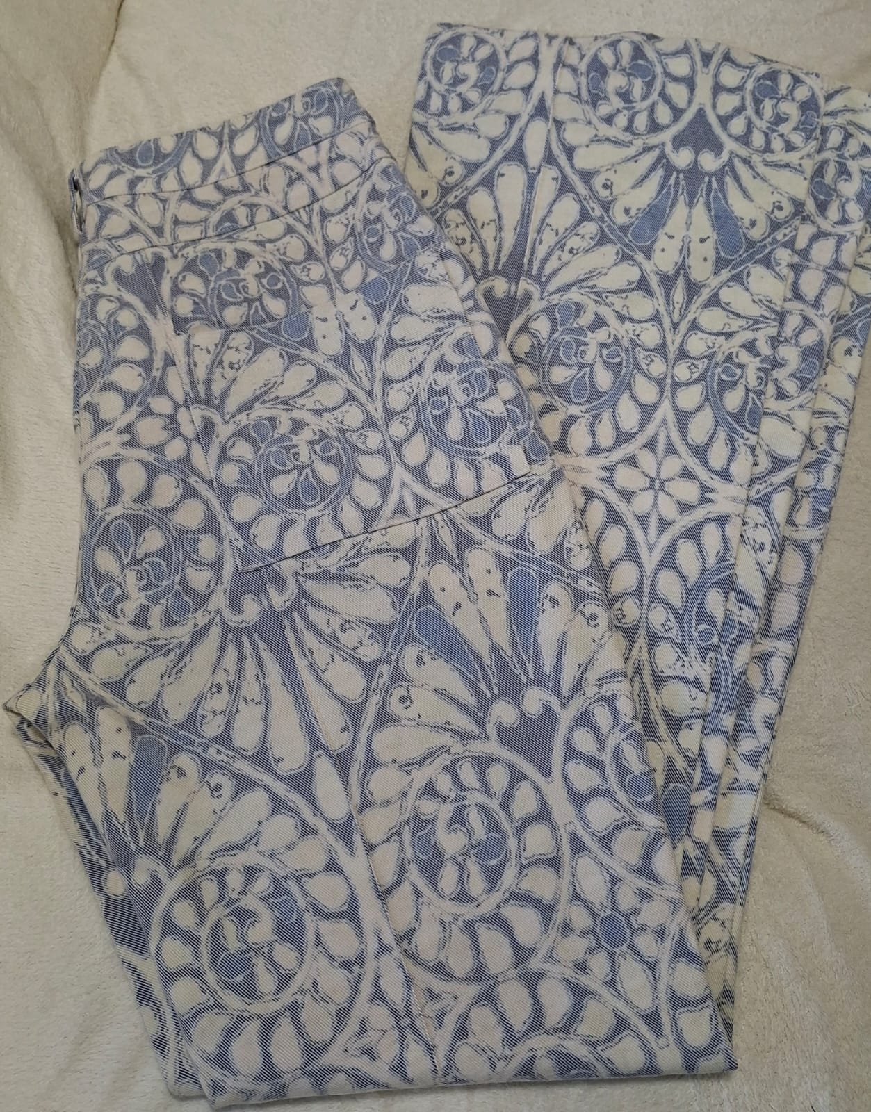 Calça de sarja TVZ estampada Azulejo Blue femimina tamanho 44