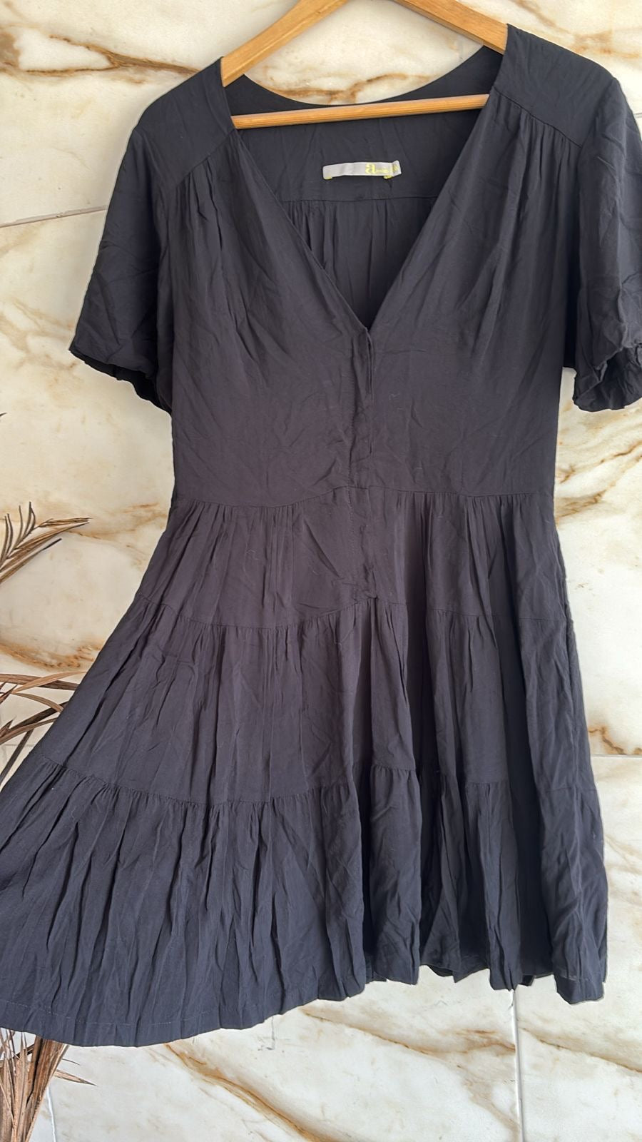 Vestido curto preto manga princesa