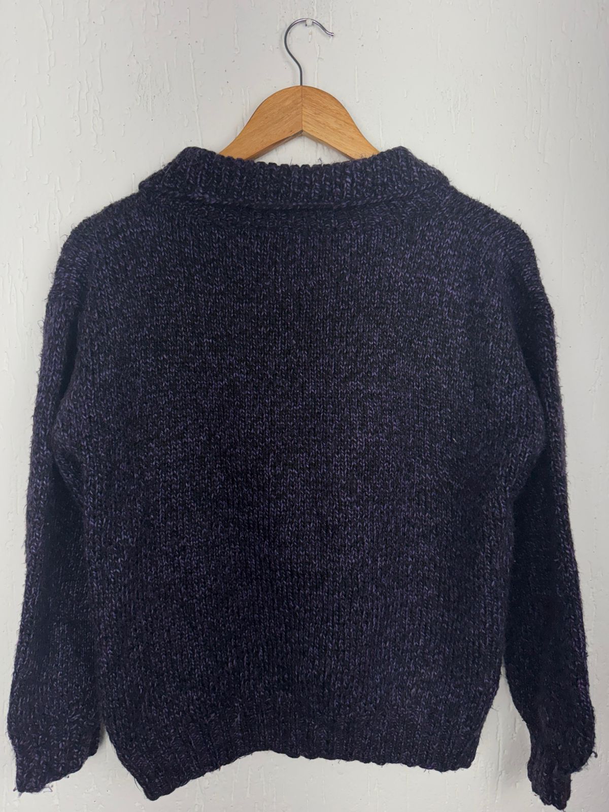 Blusão de Tricot Encorpado Gola Polo – Azul Marinho Mesclado modelo Gg