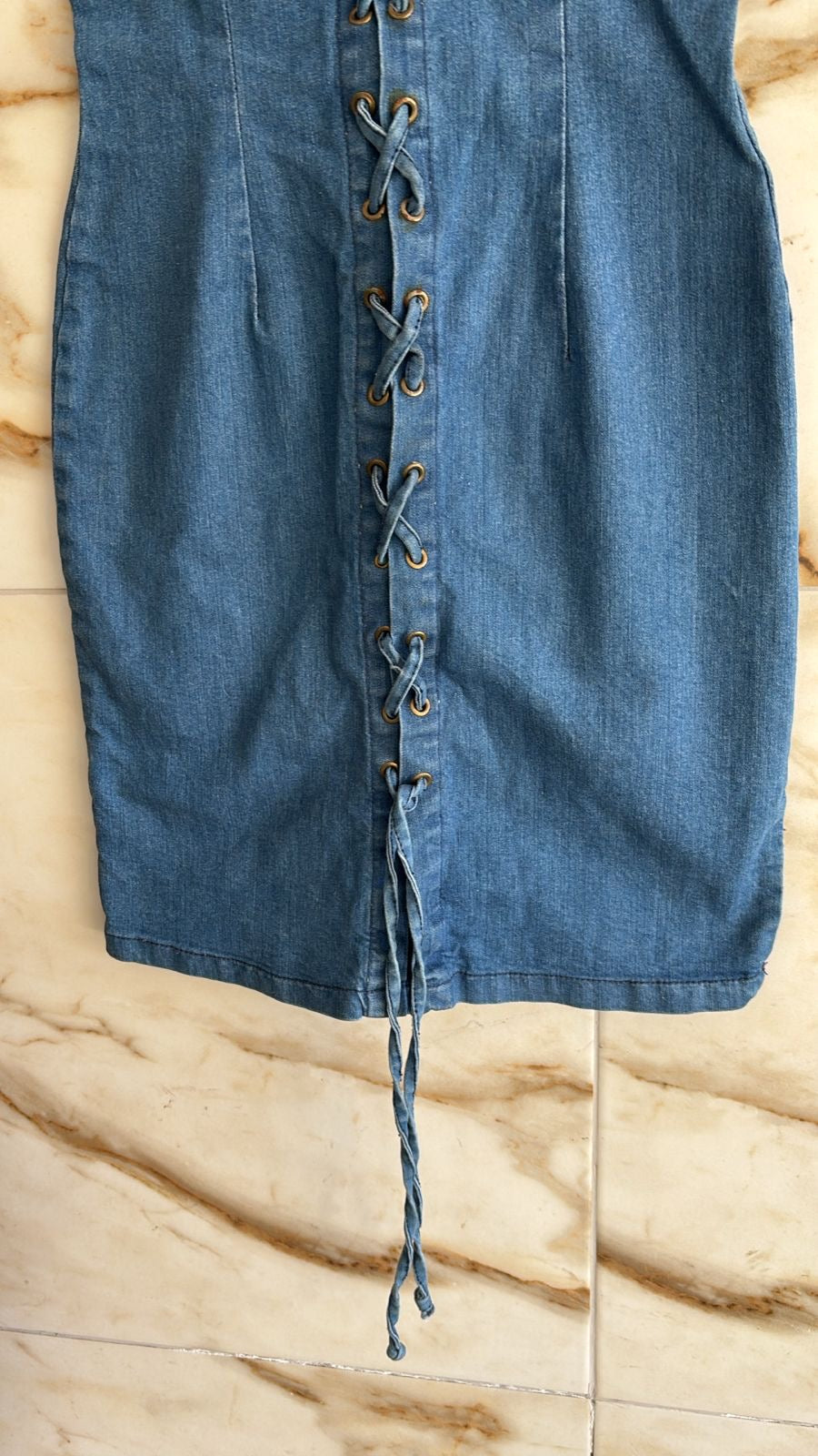 Vestido jeans vintage com amarração frente