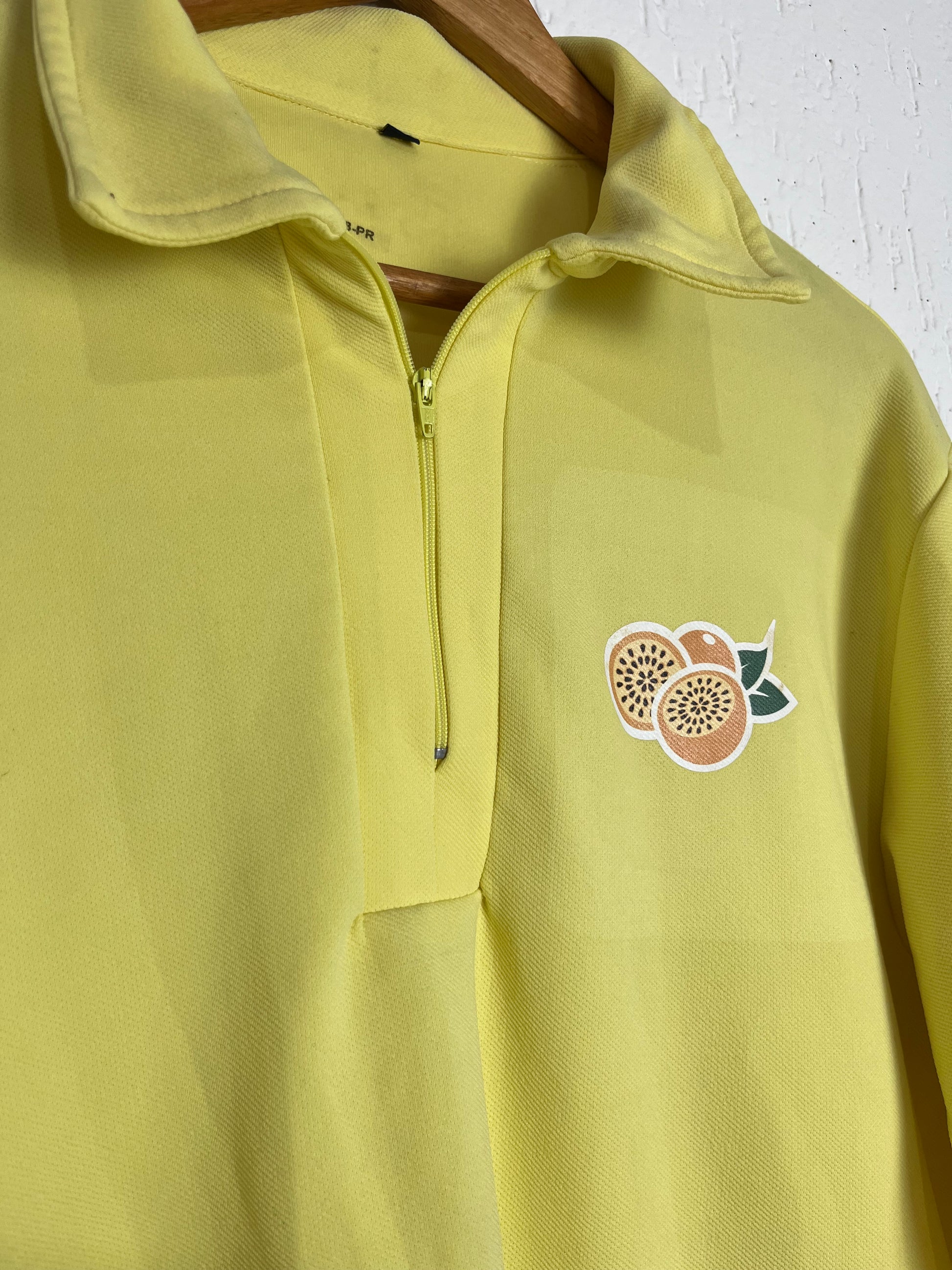 Blusa Manga Longa com Zíper e Bordado Tropical
