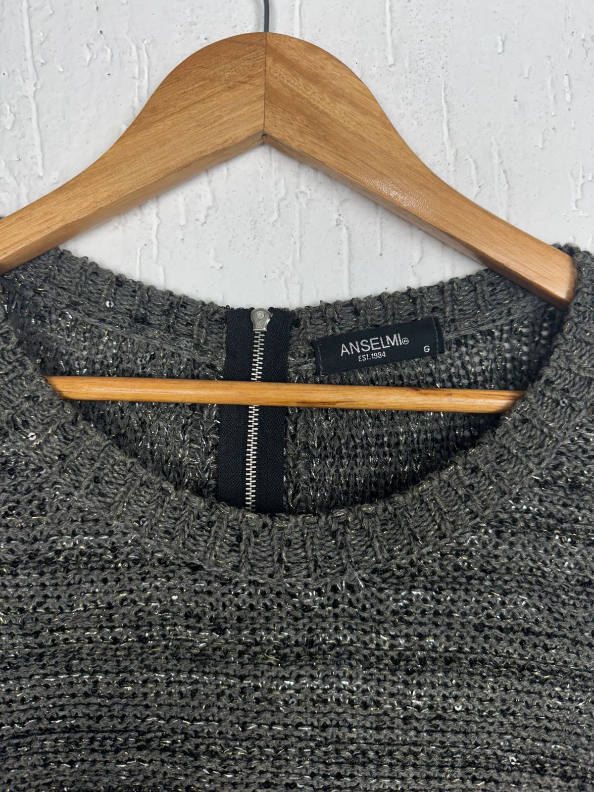 Blusa de Tricô Texturizado com Brilho e Zíper – Grafite Tamanho  GG